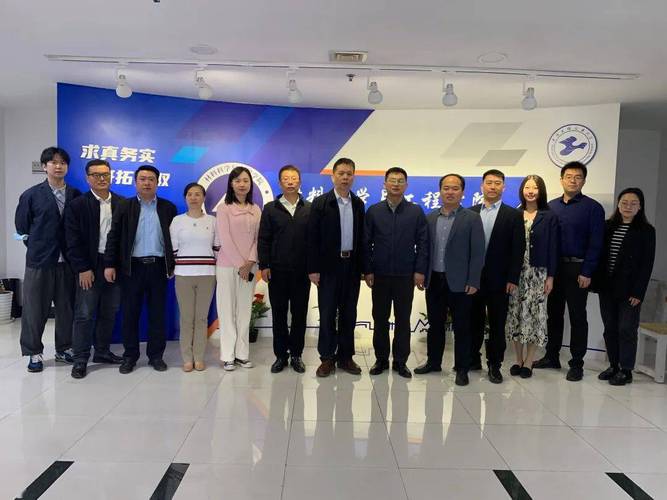 在上海交通大学,重点参观了材料科学与工程学院展厅,了解了轻合金